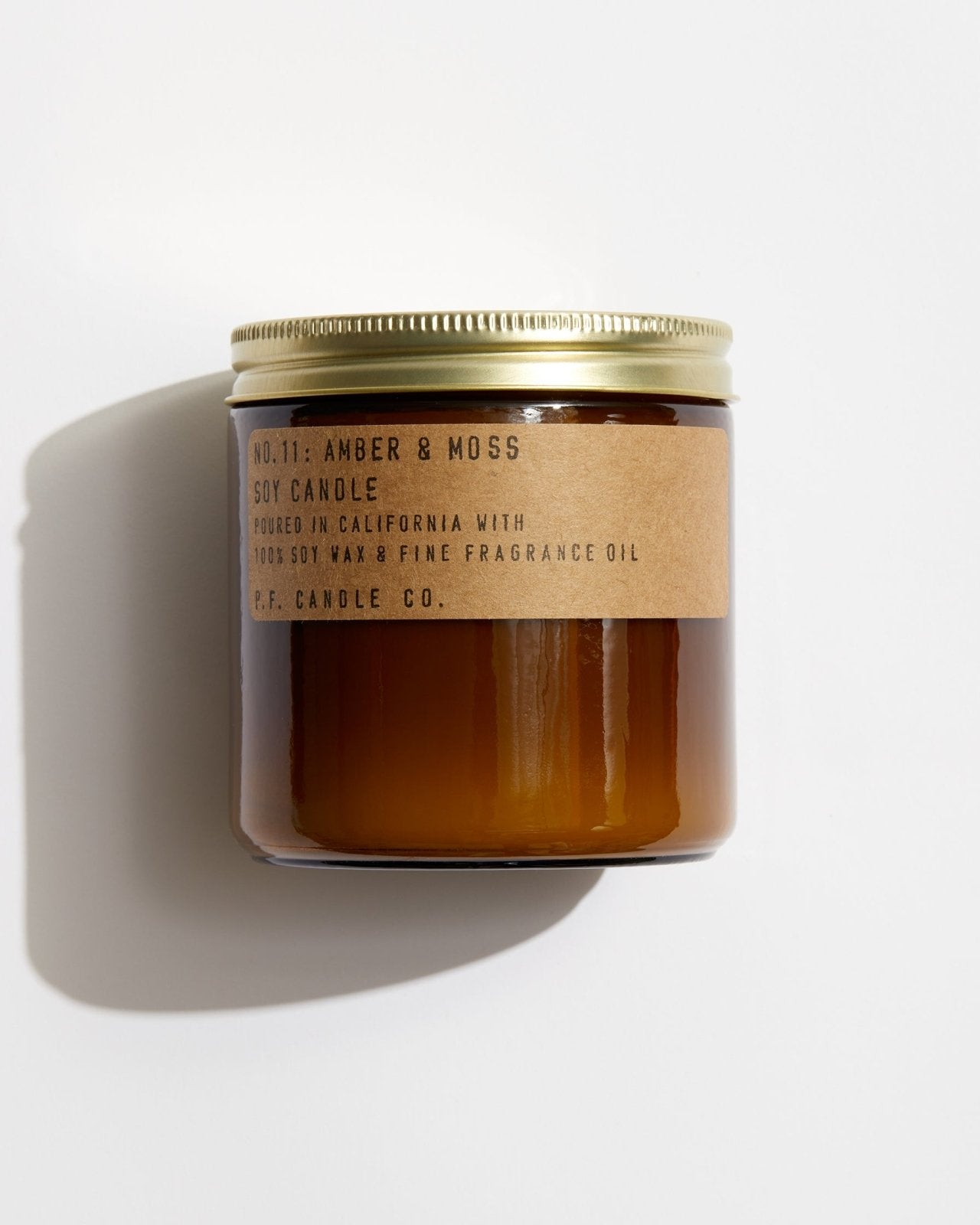 p.f candle co. | soy candle - amber & moss - Castart
